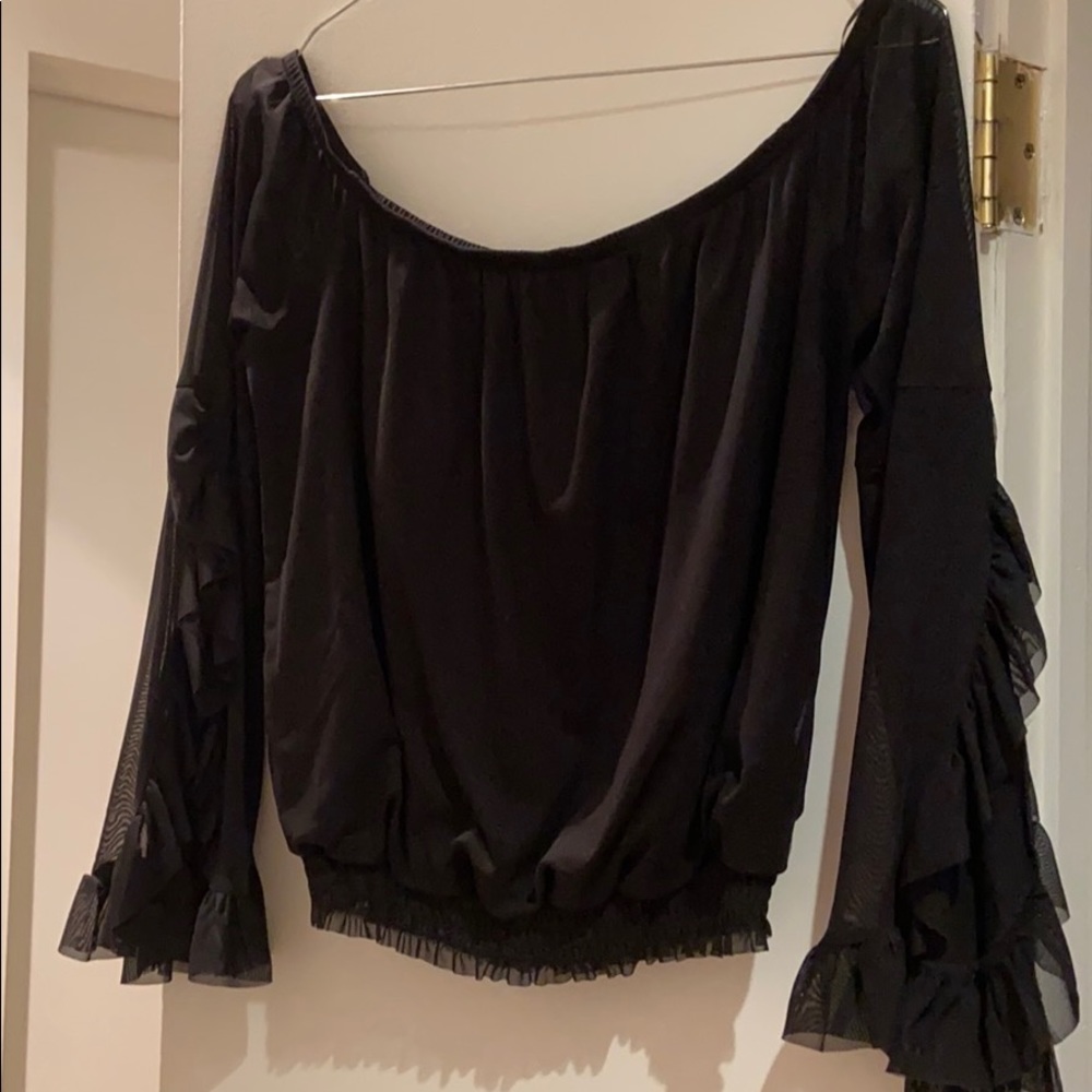 BLACK RUFFLE SLEEVE SHIRT